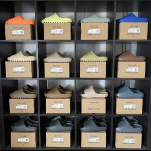 Yeezy Slides Pallets